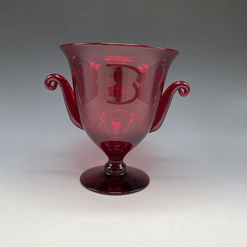 Vintage‎ Glass Red Ruby Trophy Pedestal Vase Handled MCM - Picture 2 of 16